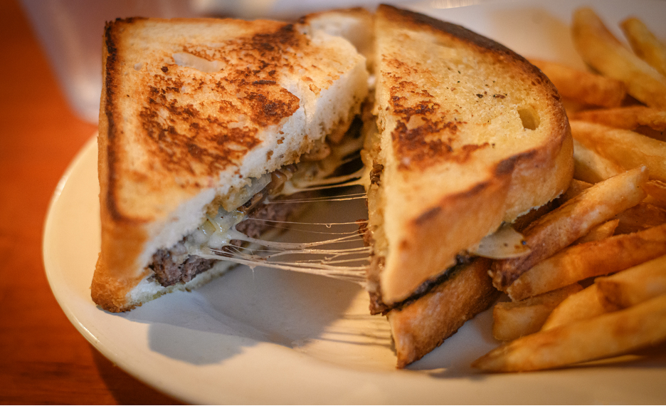 Brunch Restaurant in the Brumley, Missouri Area